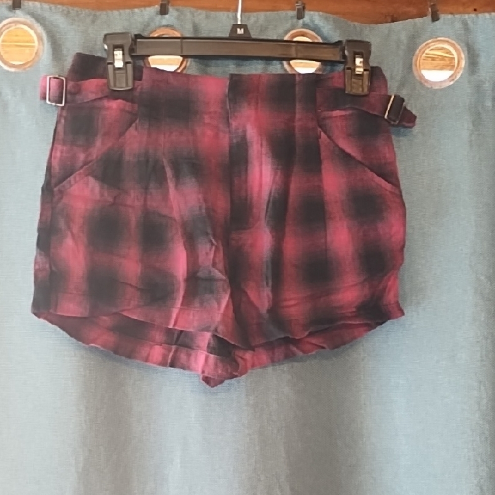 BDG  Plaid Shorts - Red and Black